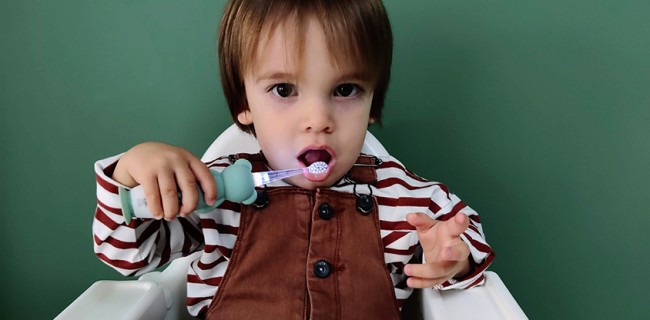 hoe vaak beroemd Beukende Testverslag tandpasta en elektrische kindertandenborstel Brush Baby -  Blabloom duurzame conceptstore voor het hele gezin