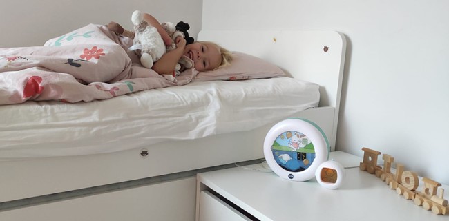 Janne en Lot testen de slaaptrainer '"Moon" van Kid'Sleep