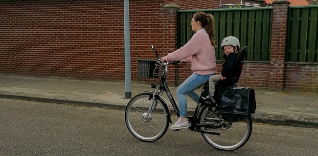 Silvia-van-de-helpdesk test uit: Thule Yepp Nexxt Maxi fietszitje