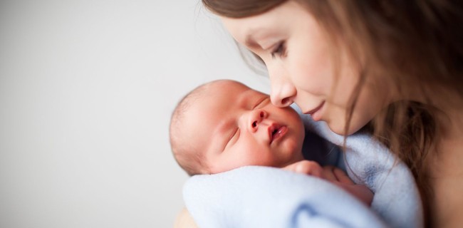 Borstvoeding in de kraamweek: tips om je pasgeboren baby te voeden