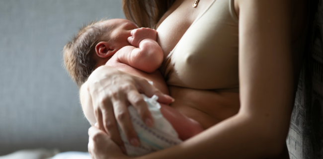 Borstvoeding: hoe weet ik of mijn baby genoeg drinkt? 