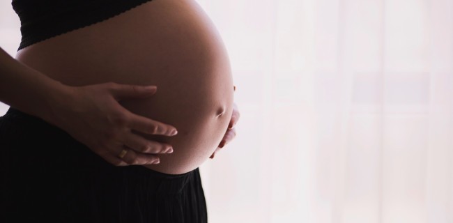 Kan je zwangerschapsstriemen voorkomen? 