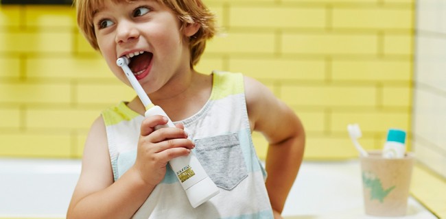 6 tips om je kind zijn tanden te laten poetsen