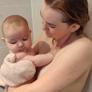Samen douchen met je baby: douchehandschoen en Jack n' Jill producten uitgetest